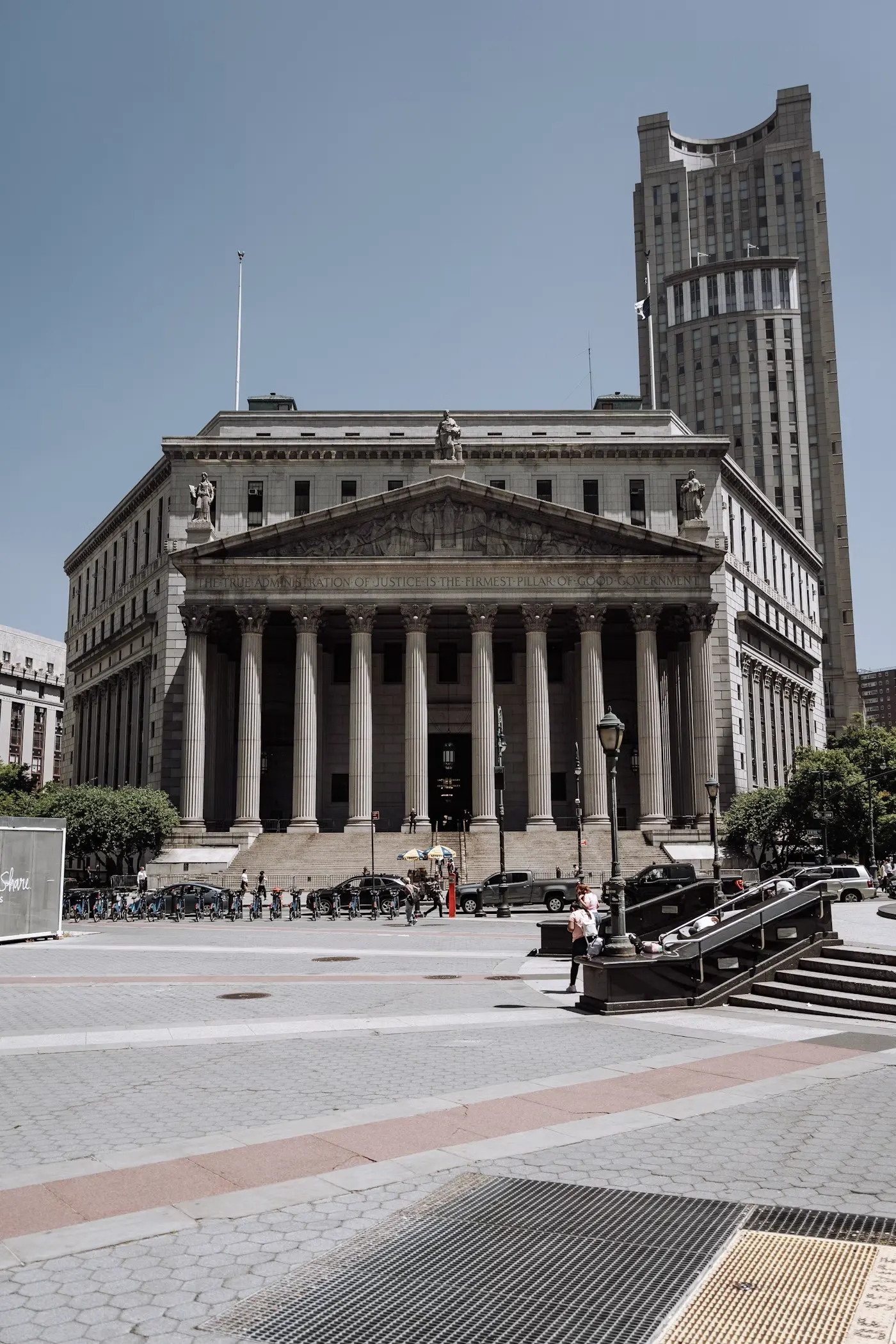 Courthouse columns representing pan-India litigation practice